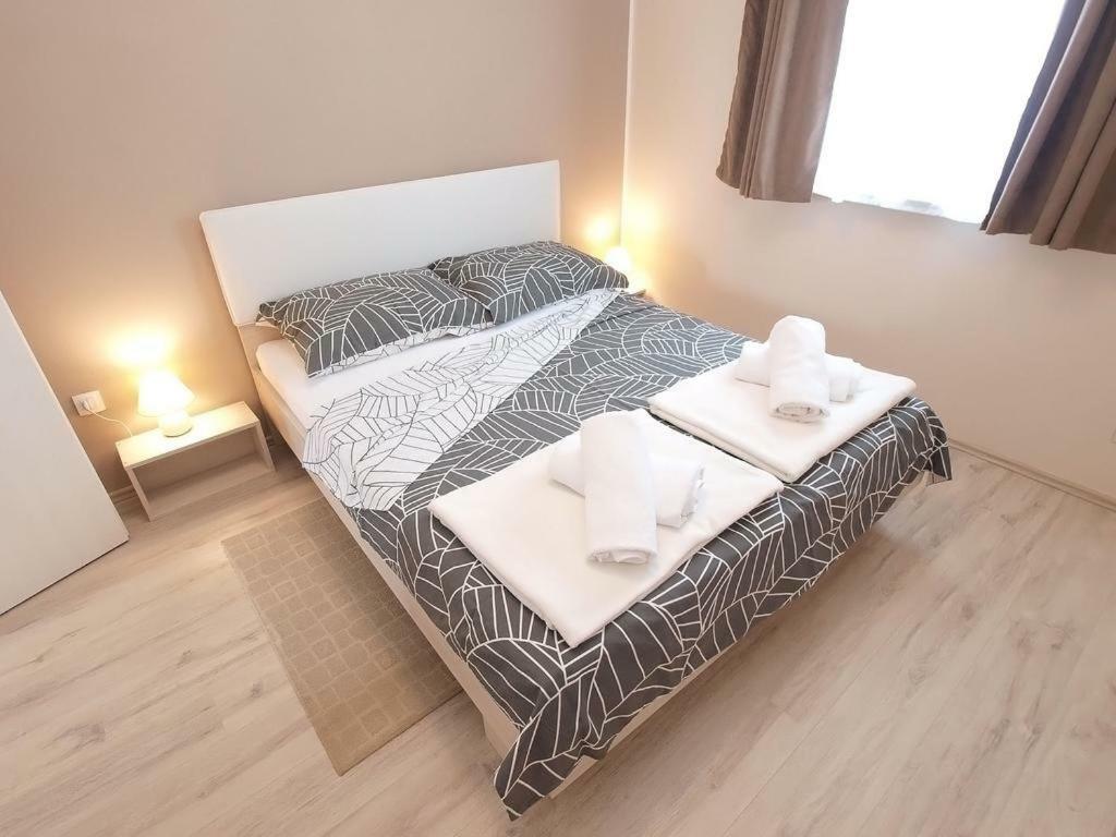Luna Apartment Pula Bagian luar foto